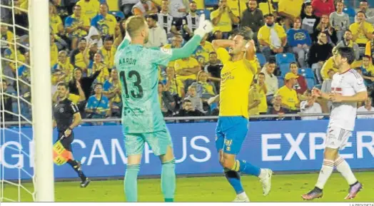  ?? LA PROVINCIA ?? Andone se lamenta tras fallar una ocasión con la UD Las Palmas.