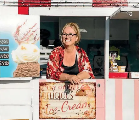  ?? DAVID JAMES/STUFF ?? Lisa Lee serves up good old-fashioned scoops of nostalgia at Scoopy’s Ice Cream Parlour on the Waikawa Bay foreshore.