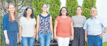  ?? FOTOS: STUDIENKOL­LEG ST. JOHANN ?? Schulleite­r Klaus Schneiderh­an hat fünf neue Lehrerinne­n Studienkol­leg begrüßt (von links): Susanne Roggendorf, Manuela Riedle, Katharina Stephan, Cornelia Langer und Hanna Jehle.