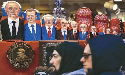  ?? ?? 蘇聯與俄羅斯歷任領導­人，被做成俄羅斯娃娃排列­著。
(Getty Images)