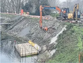  ?? PHOTO SUPPLIED ?? Contractor Land & Water carrying out work for the Canal & River Trust.