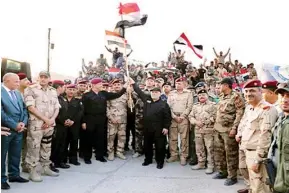  ?? (الوطن) ?? العبادي يتوسط القوات العراقية بالموصل