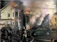  ?? STACEY ESTRELLA PHOTO ?? Firefighte­rs pour water on the burning house.