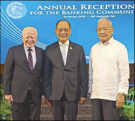  ?? JOEY VIDUYA ?? Diokno is joined by former Central Bank of the Philippine­s governors Jose Cuisia Jr. (left) and Jaime Laya.