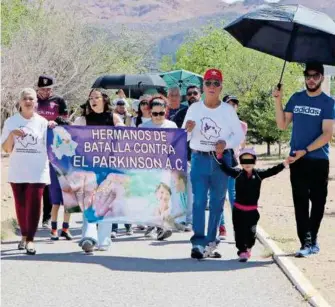  ?? MANOLO AGUIRRE ?? Realizan la cuarta edición de la caminata en el parque Fundadores