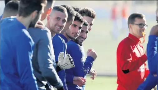  ??  ?? GUEDES, CON EL GRUPO. El portugués, tras trabajar toda la semana en solitario, se unió ayer al grupo de Marcelino.