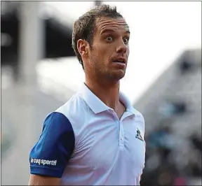  ??  ?? Richard Gasquet pourrait souffrir d’hyperhidro­se ou hypersudat­ion.