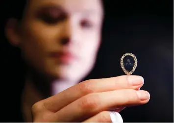  ?? (Henry Nicholls/Reuters) ?? A BLUE diamond for sale at Sotheby’s in London earlier this month.