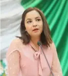  ?? ?? La diputada Iraís Reyes gritó a la legislador­a del PRI Elsa Escobedo durante el debate en torno al desafuero de Javier Navarro