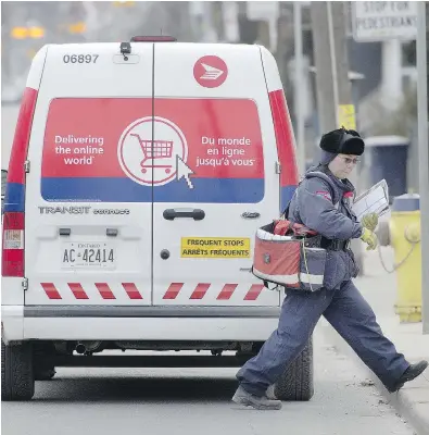  ?? PETER J. THOMPSON/FILES ?? The Liberal government has announced that it will freeze Canada Post’s move toward community mailboxes — but the Crown corporatio­n will not resume home delivery to those who have already lost it.