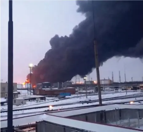  ?? Reuters ?? An oil refinery in the city of Ryazan, western Russia, burns after a Ukrainian drone attack on March 13