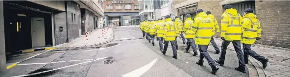  ?? RP-FOTO: ANDREAS ENDERMANN ?? Die verstärkte Präsenz der Polizei – wie hier an Karneval in der Altstadt – hat im vergangene­n Jahr Wirkung gezeigt.