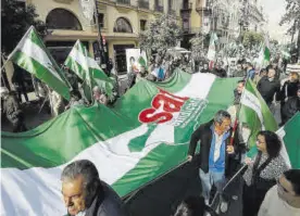  ?? ?? Manifestac­ión, ayer en Sevilla,»por una Andalucía libre y dueña de su destino».