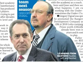  ??  ?? LEARNING FROM MASTERS Houllier, left, and Benitez