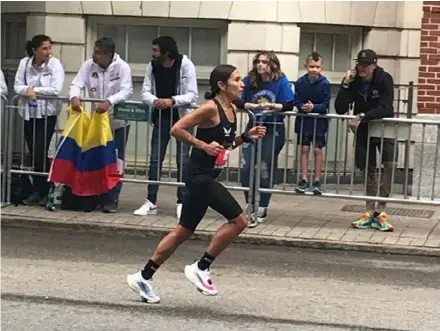  ?? CORTESÍA ?? Diana Bogantes, durante la Maratón de Boston, donde concluyó como la mejor costarrice­nse.