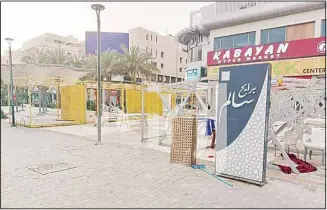  ?? Stalls are being dismantled. Al-Rai photo ??