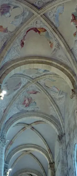  ?? (Foto Rensi/Nardelli) ?? Incompleti
Un ciclo di affreschi solo parzialmen­te salvato rispetto al disegno originario. Nel duomo fervono i lavori