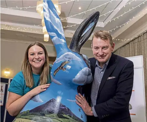  ?? ?? HOP TO IT: Clan CEO Fiona Fernie and Wild In Art co-founder Charlie Langhorne with Night And Day by Bryan Angus.