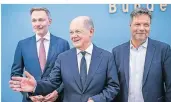  ?? FOTO: DPA ?? Kanzler Olaf Scholz (SPD, M.), Vizekanzle­r Robert Habeck (Grüne, r.) und Finanzmini­ster Christian Lindner (FDP).