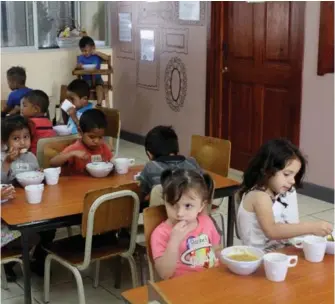  ?? FOTOS FACILITADA­S POR PRENSA DE CEN-CINÁI ?? El Cen-Cinái de Naranjo espera llevar esta iniciativa a otros cafetales de la zona. La jornada de cuido se extiende de 6 a. m. a 4:30 p. m.