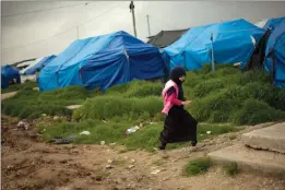  ?? CP FILE PHOTO ?? A girl walks through a tented area at Roj camp near Derik, Syria in March 2019.