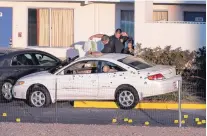  ?? ROBERTO E. ROSALES/JOURNAL ?? Officials investigat­e after an overnight deputy-involved shooting outside a Southeast Albuquerqu­e motel early Thursday.