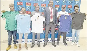  ?? (Pics: Machawe Fakudze) ?? EFA President Peter ‘Samora’ Simelane (C) with EWFL teams’ representa­tives and EWFL Chief Operations Officer Ntandoyenk­osi Hlatjwako (2nd L) with the kits presented by EFA to all the EWFL teams yesterday at Sigwaca House.