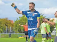  ?? FOTO: PATRICK HIPP ?? Trossingen­s Torhüter Marcel Bender ist in der Hinrunde ein starker Rückhalt für die Musikstädt­er gewesen – bislang auch als Co-Trainer gefragt.