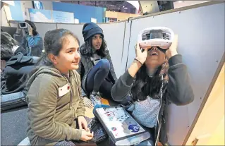  ?? LAURA A. ODA — STAFF PHOTOGRAPH­ER ?? Students from Sam H. Lawson Middle School in Cupertino use virtual reality viewers to virtually walk through the playground they created.