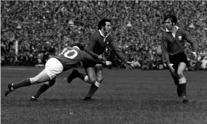  ?? ?? Gareth Edwards passes the ball to Wales teammate Barry John (right) during a match against Ireland in 1971. Photograph: PA