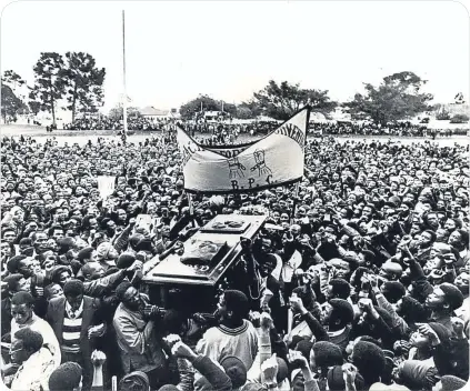  ??  ?? Steve Biko’s death was controvers­ial and thousands of supporters attended his funeral.