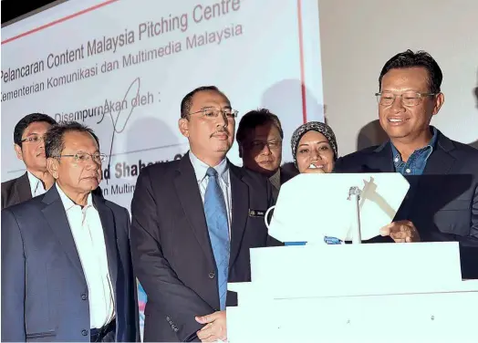  ??  ?? Good start: ahmad Shabery (right) launches Content Malaysia pitching Centre at platinum Sentral. photo: Bernama