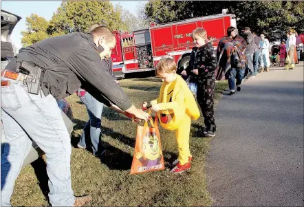  ?? FILE PHOTOS ?? Prairie Grove Police Department hosts Trunk or Treat every year at Battlefiel­d State Park. Hundreds of children show up to get candy from police officers and other organizati­ons that participat­e.