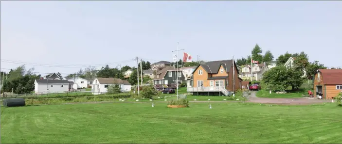  ??  ?? Trimmed lawns, pleasant homes and a clear, Autumn sky at Dildo, Trinity Bay, September 16th. 7546949