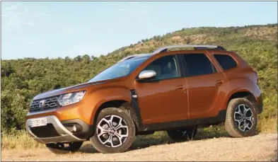  ??  ?? Le Duster est un 4x4 simple et universel qui offre un prix compétitif mais aussi une rusticité bienvenue.