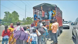  ??  ?? ■
Officials pointed out that the skill mapping exercise is on at a time when several migrant workers have returned through other means, and some are still on their way back to villages. SAKIB ALI/HT PHOTO