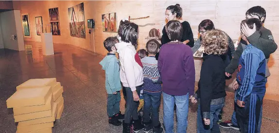  ?? ICAL ?? Varios niños participan en una visita guiada en el Musac
