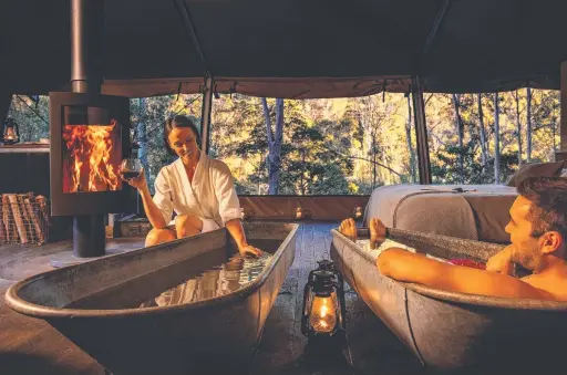  ?? ?? There is twice the tub love at Nightfall Wilderness Camp TOP RIGHT: Peak views at Mount Warning Estate. BOTTOM RIGHT: The Beechmont Chalet Picture: Airbnb