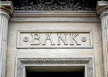  ??  ?? Banks can offer far better rates than payday lenders.
