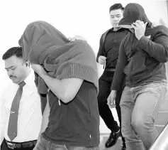  ??  ?? Mohd Ridzuan (front, right) and Muhammad Nurulkifle­e facing with three charges at Session Court yesterday. - Bernama photo