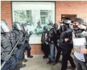  ?? NOAH BERGER/AP ?? Police officers face off against antifa protesters opposing an “End Domestic Terrorism” rally on Saturday in Portland, Oregon.