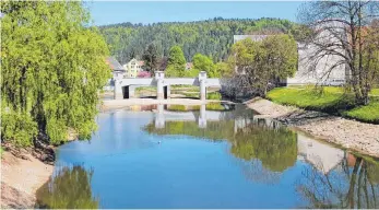  ?? FOTO: CHRISTIAN GERARDS ?? Das Donauwehr an der Groß Bruck in Tuttlingen ist weiterhin komplett abgesenkt.