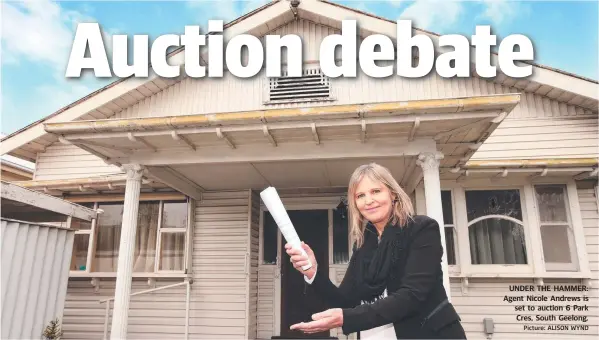  ?? Picture: ALISON WYND ?? UNDER THE HAMMER: Agent Nicole Andrews is set to auction 6 Park Cres, South Geelong.