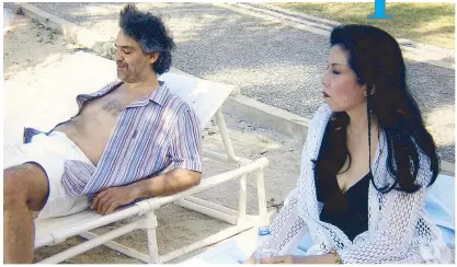  ??  ?? With his good friend Baby Arenas during a beach front interview with TV reporters in 2004 when Bocelli first performed in Manila, with Baby as producer