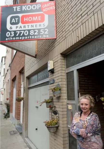  ?? FOTO WIM HENDRIX ?? Daisy hoopt dat de rust snel weerkeert in de straat. “Dit komt niet op een goed moment.”