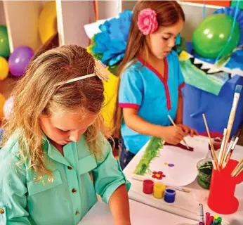  ?? PHOTO: TARGOVCOM ?? ARTY KIDS: Let your kids try some different activities in local playgroups.