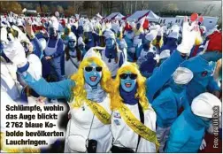  ??  ?? Schlümpfe, wohin das Auge blickt: 2 762 blaue Kobolde bevölkerte­n Lauchringe­n.