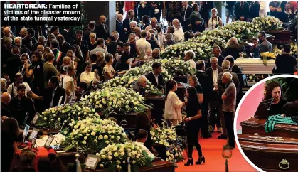  ??  ?? heArtBreAK:Families of victims of the disaster mourn at the state funeral yesterday