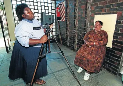  ?? Picture: AFP ?? POLL SNAP: Identifica­tion photos are taken in KwaMashu township near Durban during special pensioners’ votes for the 1994 election