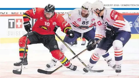  ?? KEYSTONE ?? Tristan Scherwey (l.) konnte von seinen Erfahrunge­n in der Champions Hockey League (hier gegen Växjö) an der WM profitiere­n.